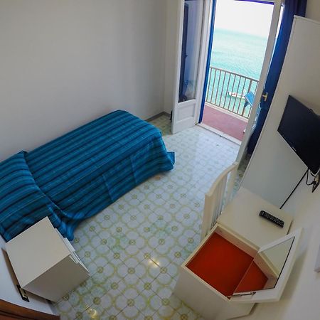 Hotel Regina Del Mare Barano dʼIschia Oda fotoğraf