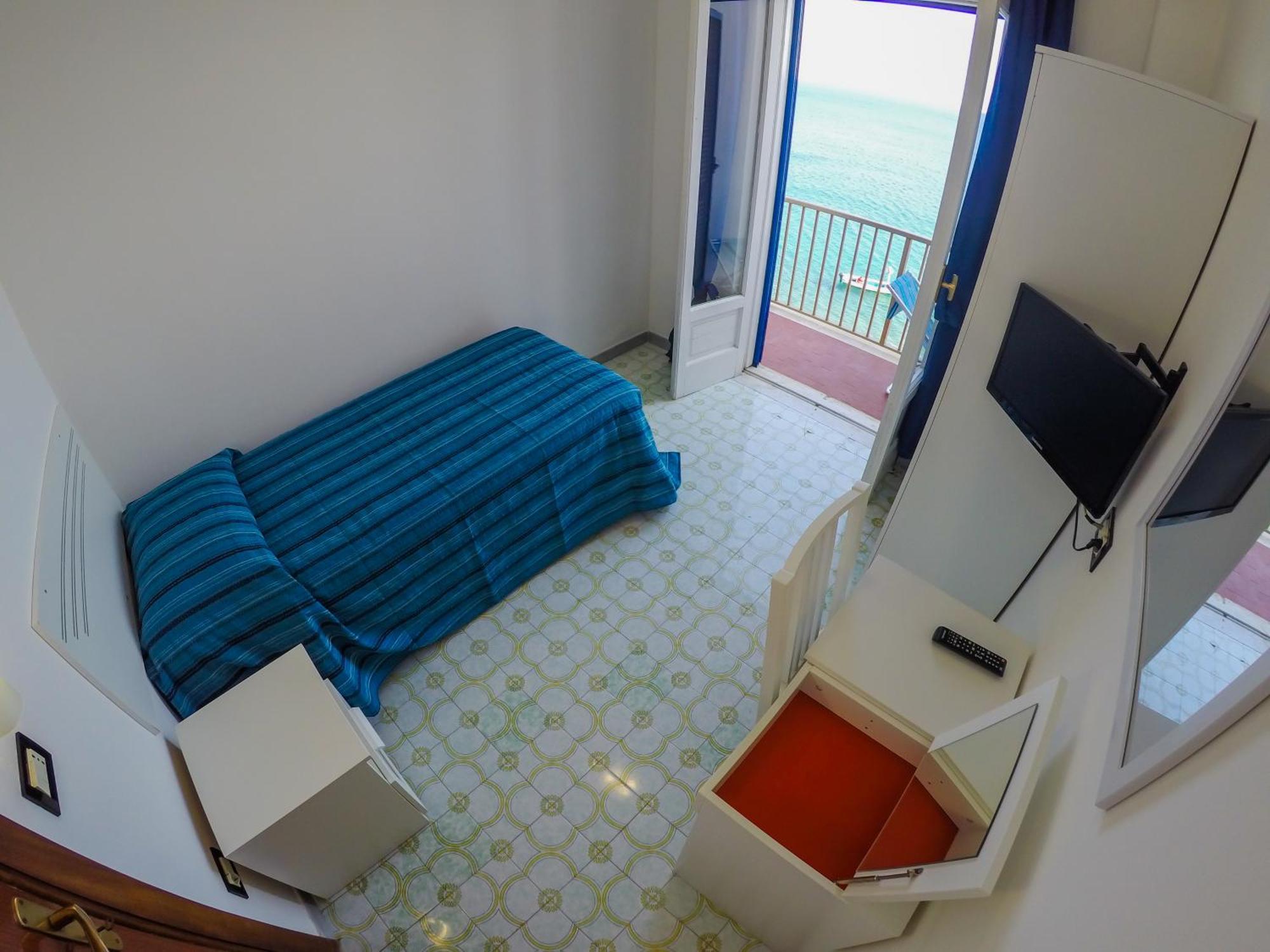 Hotel Regina Del Mare Barano dʼIschia Oda fotoğraf