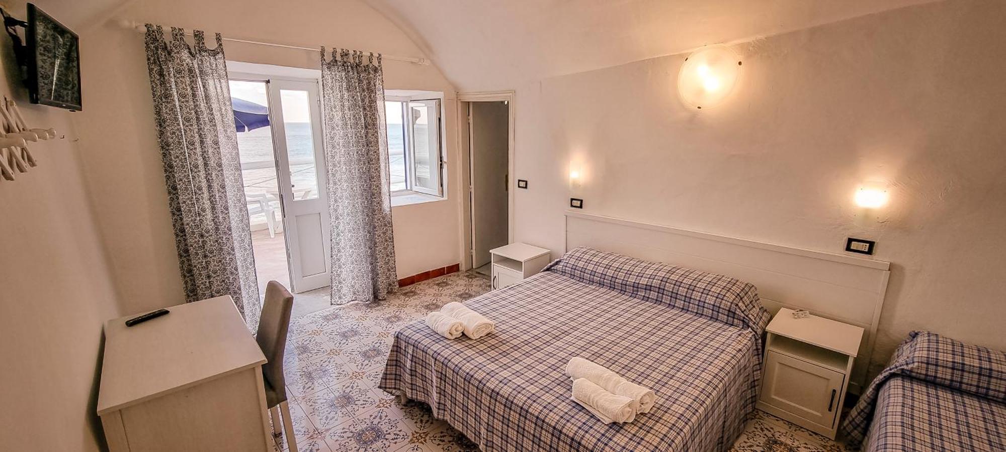 Hotel Regina Del Mare Barano dʼIschia Oda fotoğraf