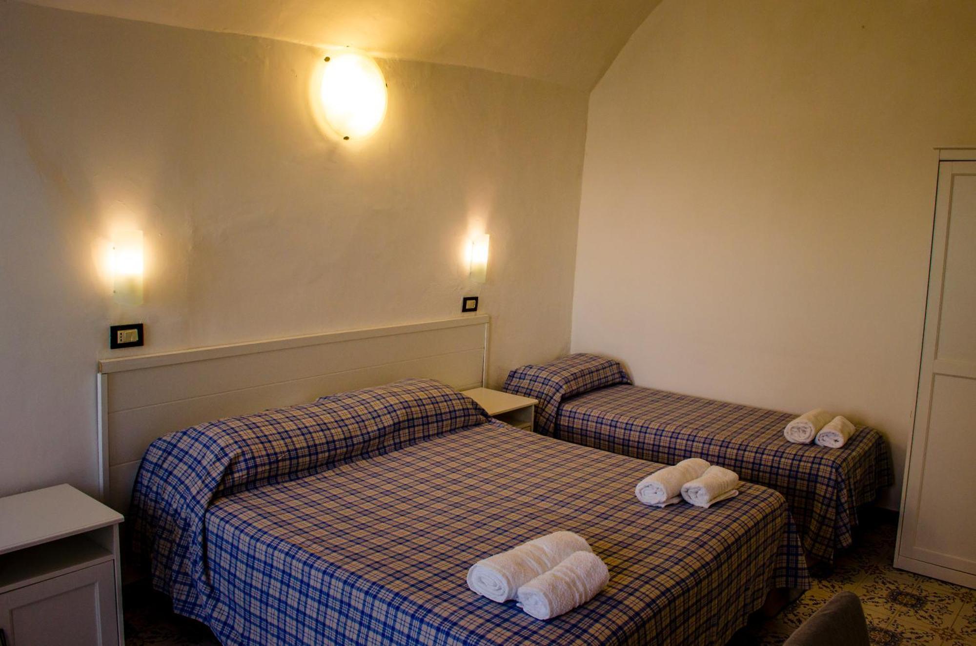 Hotel Regina Del Mare Barano dʼIschia Oda fotoğraf