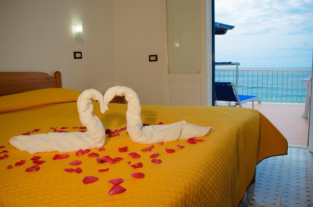 Hotel Regina Del Mare Barano dʼIschia Oda fotoğraf